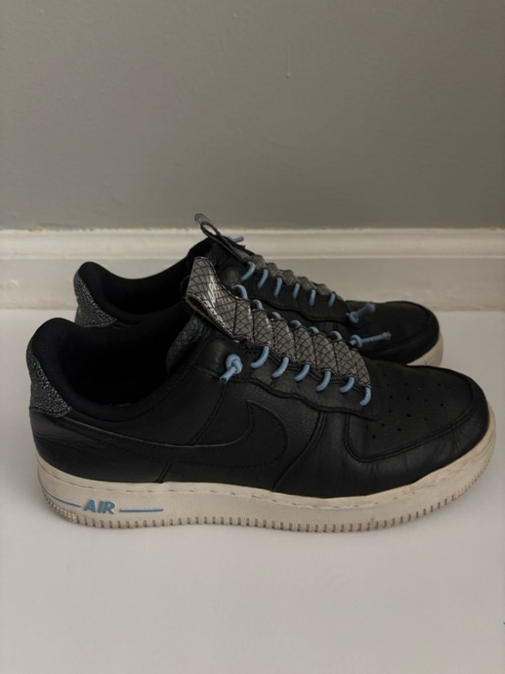 Nike Black Leather Low-Top Sneakers with Light Blue Accents